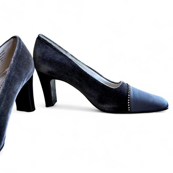 Vintage Black Satin Rhinestone Pumps by Lord & Taylor – Size 7.5 - Picture 5 of 8